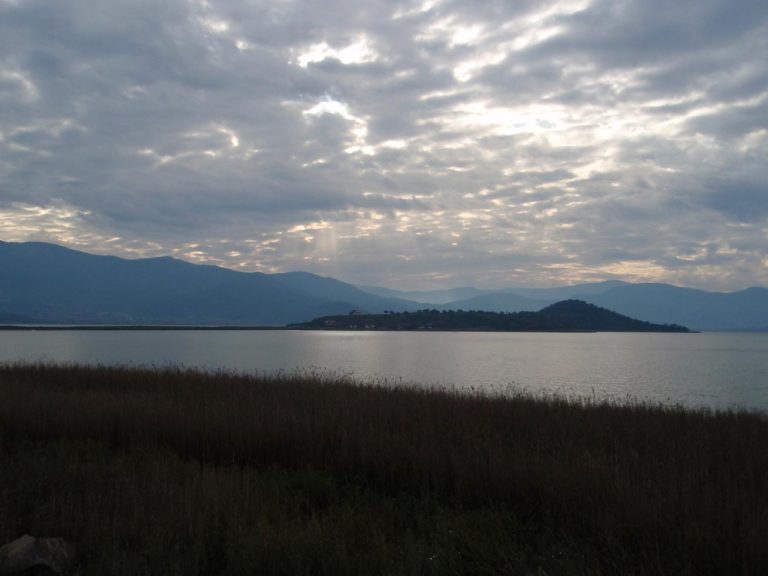 Vista d'Agios Achillios, antic lloc sagrat.